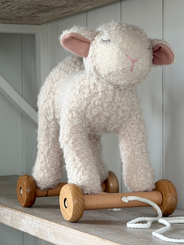 larry the pull-along lamb