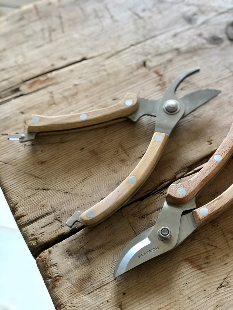 oak handled secateurs