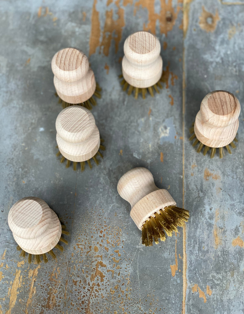 brass bristle brush